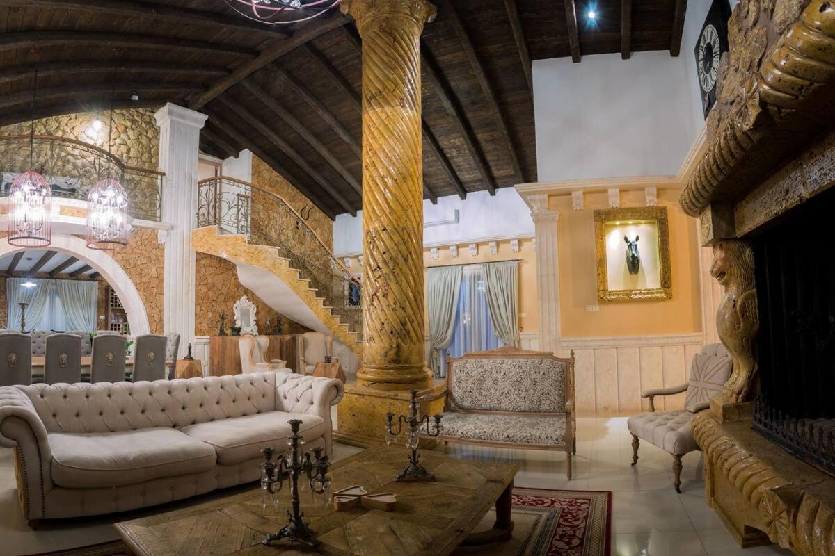 Villa Grand Mansion &