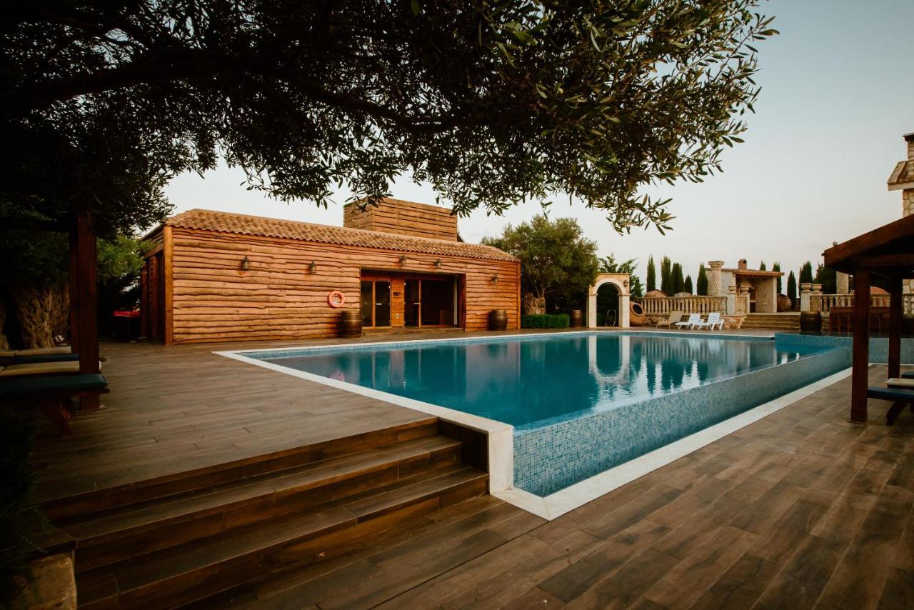 Villa Grand Mansion & Phrenaros