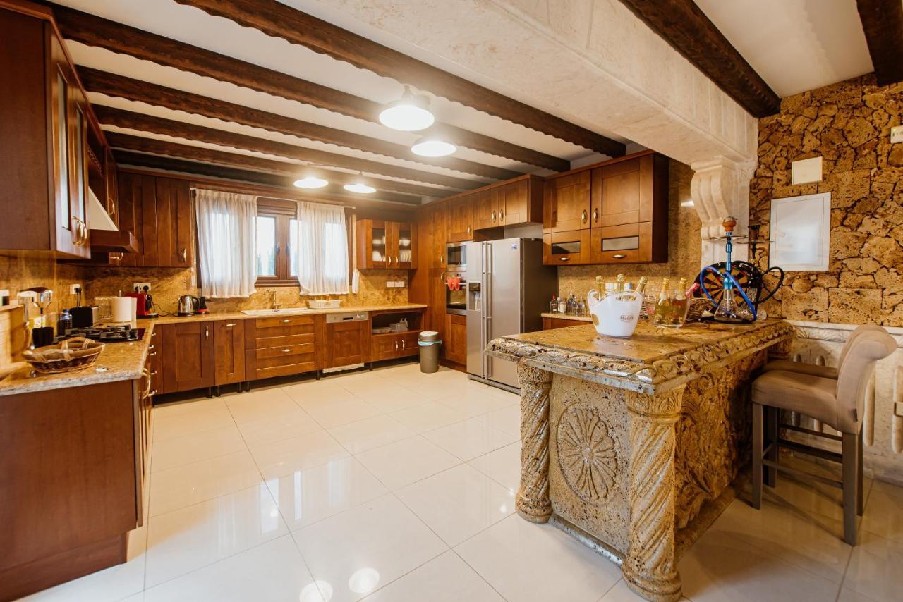 Villa Grand Mansion & Phrenaros